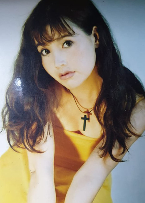 Tài sắc nhưng đường tình duyên của Lan Hương khá lận đận. Năm 18 tuổi, cô kết hôn nhưng đến năm 22 tuổi đã ly hôn. Năm 24 tuổi, Lan Hương lên xe hoa lần thứ 2 với đạo diễn Tất Bình.