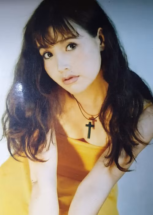 Tài sắc nhưng đường tình duyên của Lan Hương khá lận đận. Năm 18 tuổi, cô kết hôn nhưng đến năm 22 tuổi đã ly hôn. Năm 24 tuổi, Lan Hương lên xe hoa lần thứ 2 với đạo diễn Tất Bình.