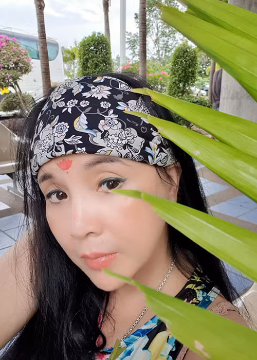 Khuôn mặt hiện tại của nghệ sĩ Lan Hương có đôi phần khác trước, thon gọn chứ không bầu bĩnh như xưa.