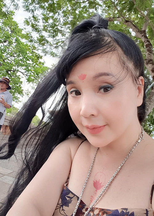 Ở tuổi U50, Lan Hương quyến rũ nhờ biết cách chăm sóc sắc đẹp.