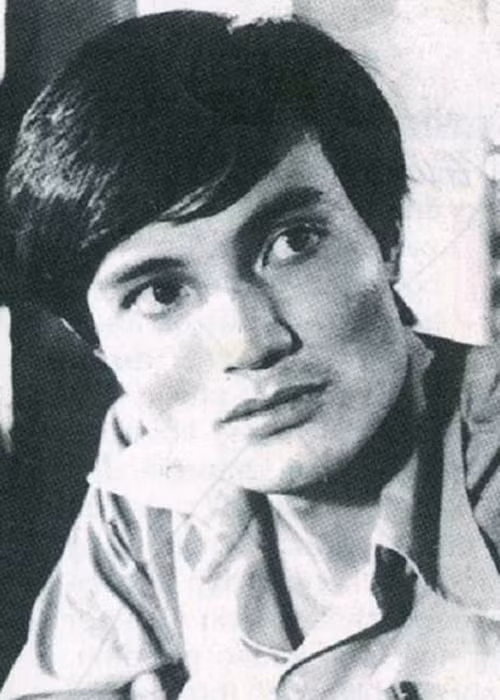 Trong "Làng Vũ Đại ngày ấy", thầy giáo Thứ được giao cho nghệ sĩ Nguyễn Hữu Mười. Sau nhiều năm đóng phim, làm đạo diễn, ông chuyển sang giảng dạy. Ảnh: VTC