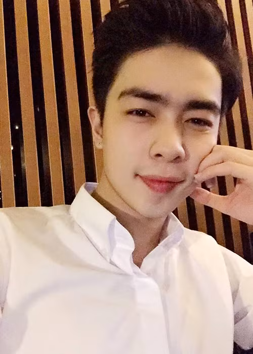 Theo thông tin, Kin Nguyễn là chủ một chuỗi cà phê dành cho giới trẻ và một số cửa hàng quần áo.