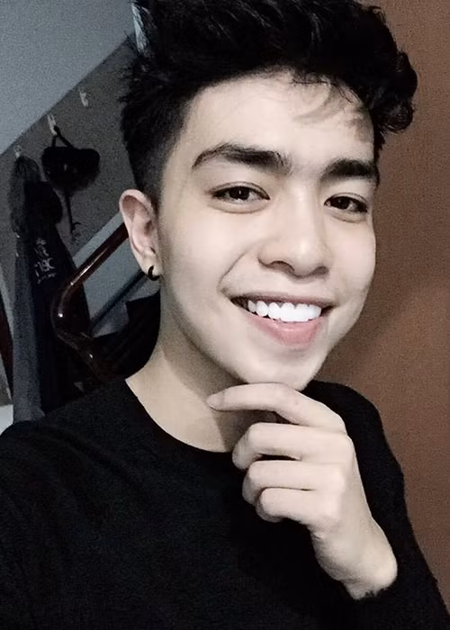 Kin Nguyễn sinh năm 1994, kém Thu Thủy đến 10 tuổi.