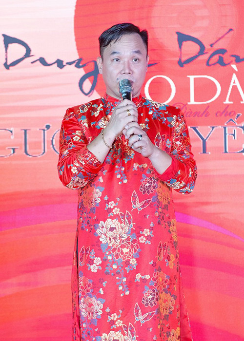 Ngoài làm thời trang, thiết kế áo dài, giảng dạy, NTK Việt Hùng còn là ông bầu hoa hậu với 18 năm kinh nghiệm.