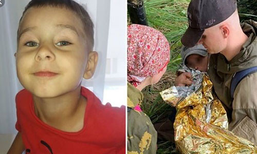 Be 3 tuoi song sot ky dieu khi mot minh trong rung day gau, cho soi