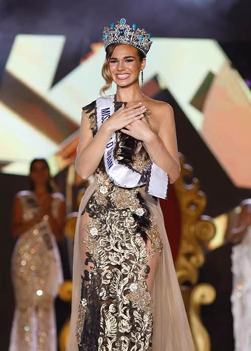 Đại diện Tây Ban Nha tên Maria del Mar Aguilera Zuheros sinh năm 1997, là một nhà tâm lý học.