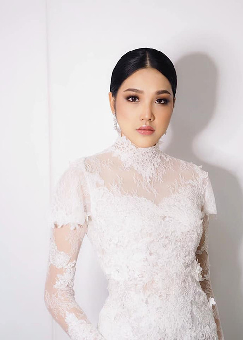 Người đẹp đến từ Thái Lan năm nay 21 tuổi, cao 1m73, sở hữu gương mặt khả ái, phúc hậu.