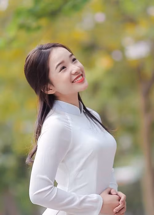 Tú Linh - con gái của nghệ sĩ Thanh Thanh Hiền cũng có dung nhan đẹp như hoa.