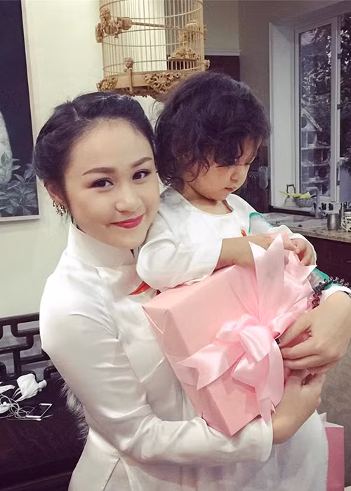 Thiện Thanh - con gái của diva Thanh Lam và nhạc sĩ Quốc Trung sở hữu vẻ đẹp trong trẻo, ngọt ngào.