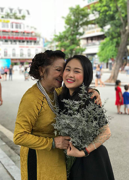 Thiện Thanh xinh như hot girl nhưng chiều cao của cô nàng lại khá khiêm tốn.