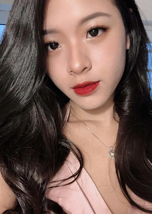 Hồng Khanh - con gái thứ hai của Chiều Xuân được khen dậy thì thành công.