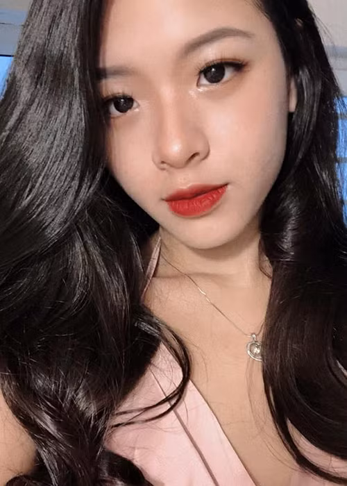 Hồng Khanh - con gái thứ hai của Chiều Xuân được khen dậy thì thành công.