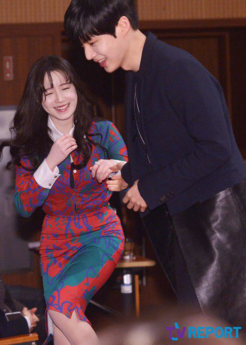 Trước ồn ào ly hôn, Ahn Jae Hyun luôn tỏ ra cực kỳ yêu chiều Goo Hye Sun.