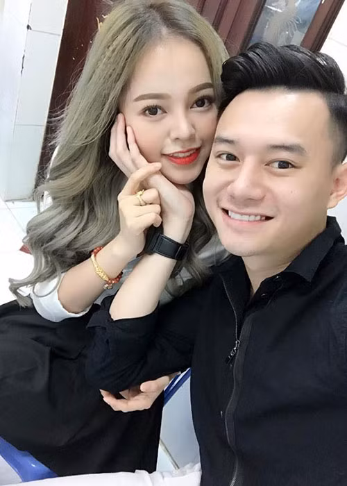 Anh Dũng từng hẹn hò Bạch Dương. Cách đây ít tháng, anh than ế, bị bố mẹ giục cưới vợ.