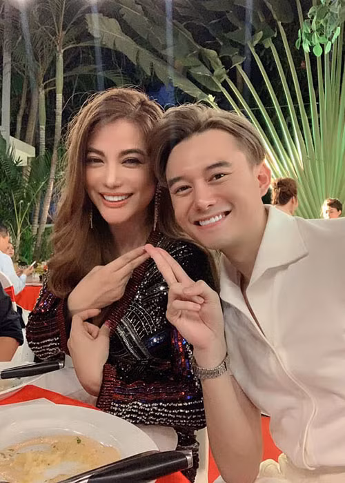 Nữ diễn viên phim "Hương ga" thường xuyên xuất hiện bên nam diễn viên phim "Sống chung với mẹ chồng" từ sự kiện đến đời thường.