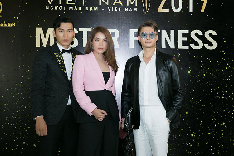 Cặp đôi tin đồn cũng thường xuyên tương tác trên mạng xã hội.