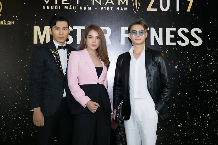 Cặp đôi tin đồn cũng thường xuyên tương tác trên mạng xã hội.