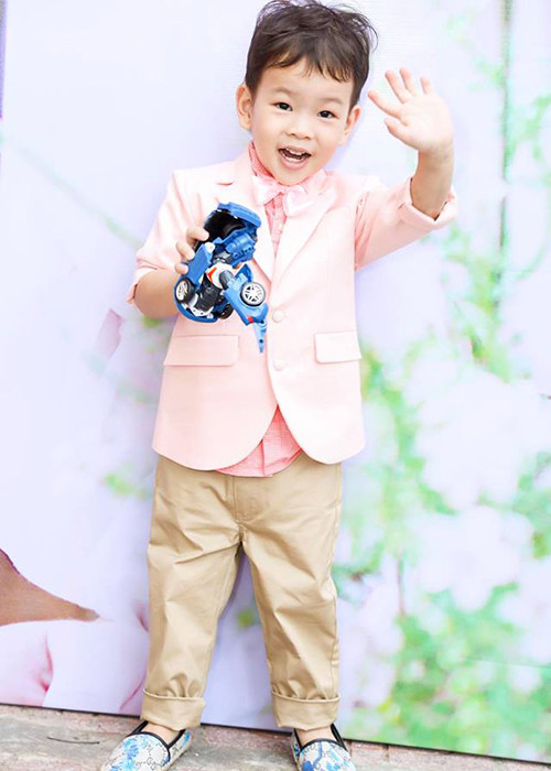 Thu Thủy từng cho biết, thiên thần nhỏ của cô có tâm hồn giống mẹ. Cậu nhóc sống rất tình cảm.