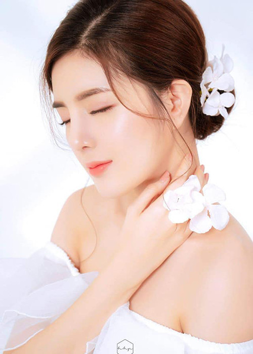 Lilly Luta vốn là một hot girl. Cô không ngại thừa nhận chuyện phẫu thuật thẩm mỹ.