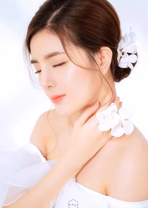 Lilly Luta vốn là một hot girl. Cô không ngại thừa nhận chuyện phẫu thuật thẩm mỹ.