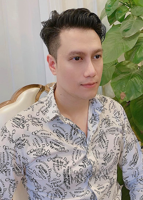 Trước đó, thông tin Việt Anh dao kéo ở Hàn Quốc khiến khán giả bất ngờ bởi nam diễn viên vốn có vẻ ngoài điển trai, nam tính.