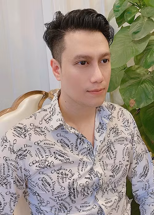 Trước đó, thông tin Việt Anh dao kéo ở Hàn Quốc khiến khán giả bất ngờ bởi nam diễn viên vốn có vẻ ngoài điển trai, nam tính.