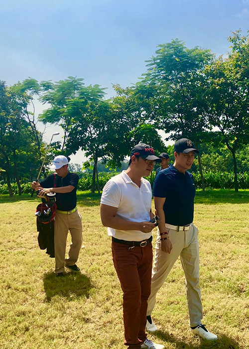 Mỗi khi lộ diện sau khi sửa dung nhan, Việt Anh đều nhận được sự chú ý.