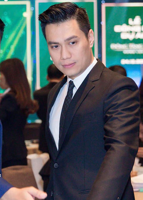 Việt Anh quyết định phẫu thuật gương mặt sau khi vừa tuyên bố ly hôn người vợ thứ 2.