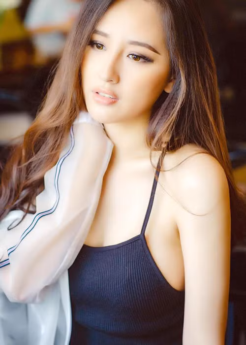 Khi vòng một tăng lên, bắp tay của Mai Phương Thúy trông rất to.