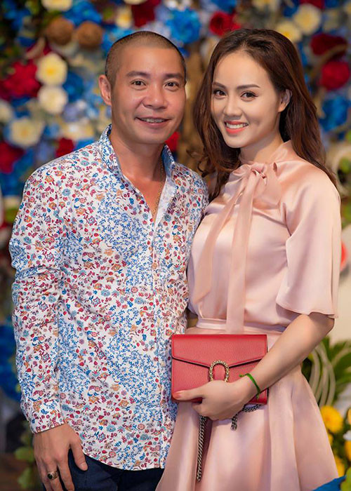 Sau 3 năm công khai, chuyện tình cảm giữa Công Lý và bạn gái kém 15 tuổi vẫn mặn nồng.