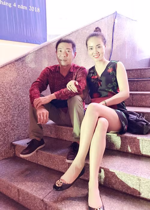 Chia sẻ trên Dân Trí, Công Lý tiết lộ bạn gái từ không biết nấu ăn đến thành thục chuyện bếp núc.