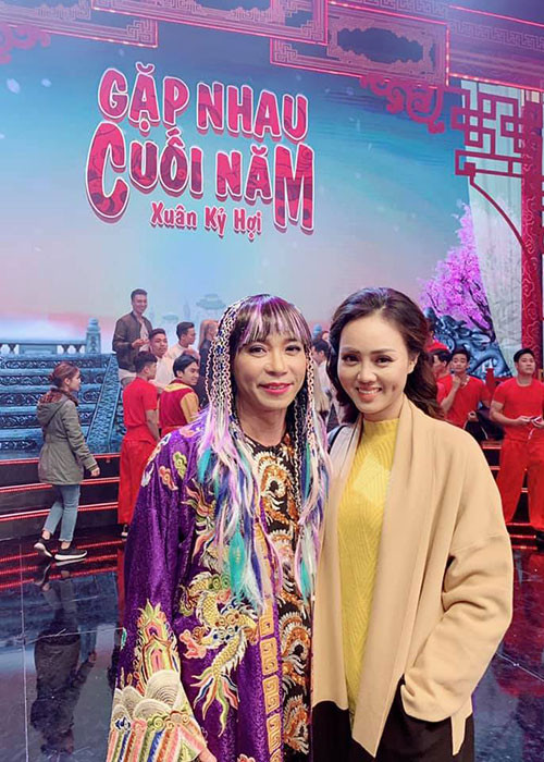 “Một người phụ nữ như vậy hiếm lắm. Hà làm tất cả mọi việc từ tâm, chứ không phải vì trách nhiệm, vì yêu tôi nên buộc phải làm", danh hài chia sẻ.