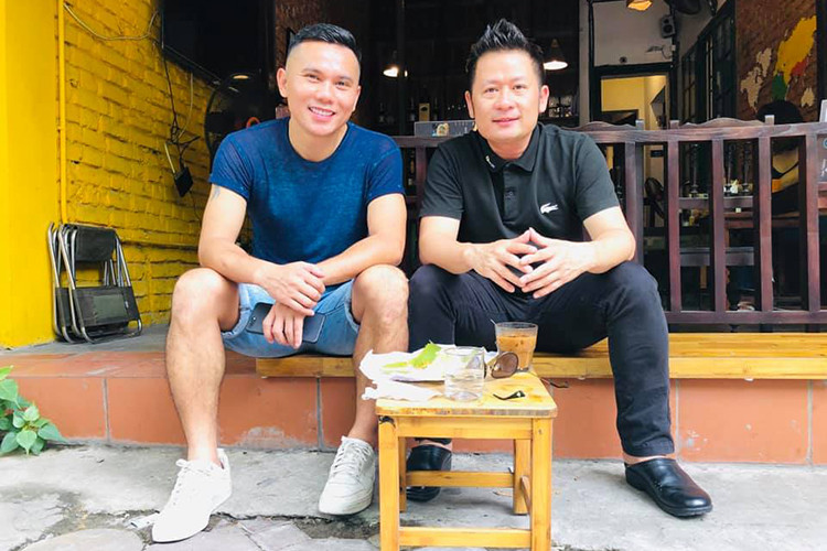 Rảnh rỗi, Bằng Kiều gặp gỡ bạn bè, chăm sóc các con.