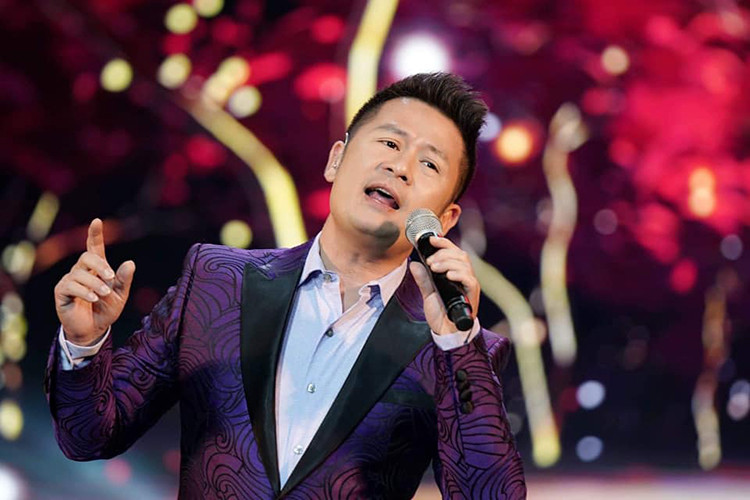 Trong 2 năm hậu chia tay Dương Mỹ Linh, Bằng Kiều vẫn miệt mài đi hát.