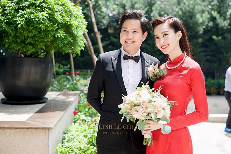 Đặng Thu Thảo sinh con vào tháng 3/2018. Trước đó 6 tháng, nàng Hoa hậu Việt Nam 2012 lên xe hoa. Giống như Nhã Phương, Thu Thảo giấu chuyện bầu bí.