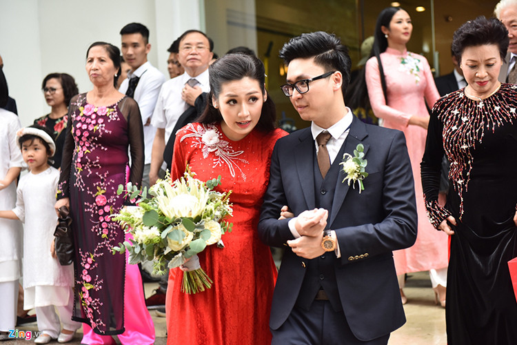 Mang bầu là chuyện vui nhưng Á hậu Tú Anh cũng giữ kín chuyện bầu bí giống như nhiều mỹ nhân Việt. Được biết, Tú Anh thông báo có con sau 5 tháng kết hôn. Ảnh: Zing