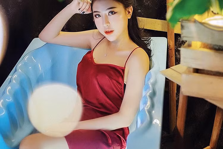 Cũng theo Zing, nguồn tin từ phía ê-kíp phim cho biết, Khánh My chỉ đóng một vai rất nhỏ, không được gọi tên trong kịch bản.