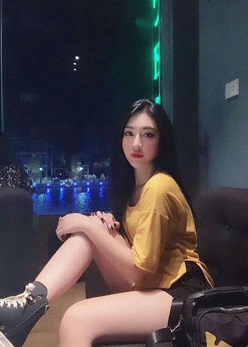 Cô còn bị chủ một cửa hàng quần áo tại Hải Phòng tố lấy cắp váy. Về phía mình, Khánh My phủ nhận.