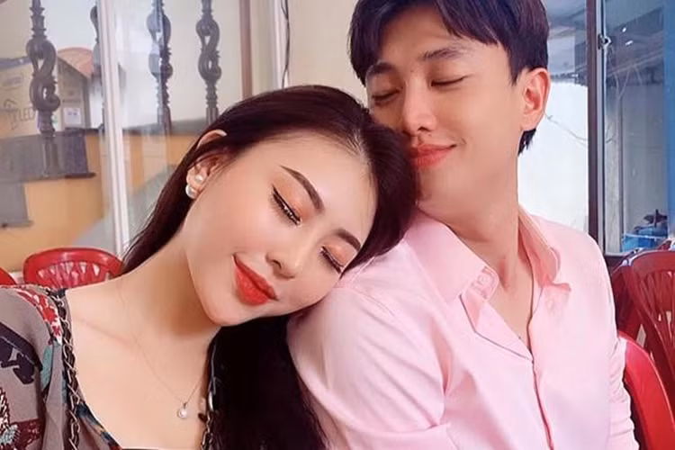 Nhiều khán giả phim "Về nhà đi con" ném đá Khánh My vì cô đã phóng đại vai diễn của mình.