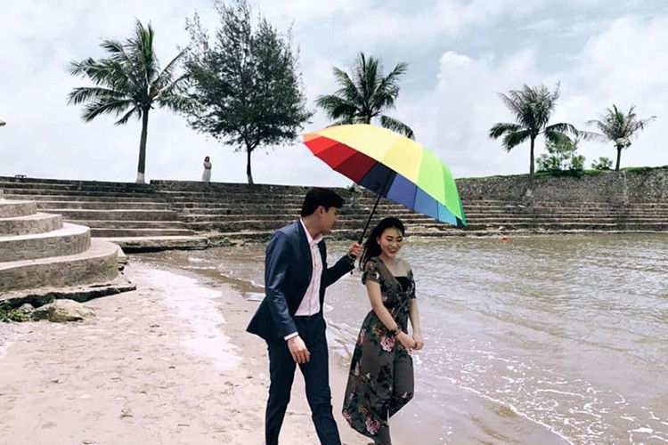 Từ loạt ảnh Khánh My chia sẻ, nhiều người đoán rằng cô vào vai tiểu tam phá hoại hạnh phúc cặp đôi Thư - Vũ.