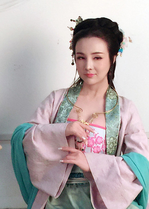 Tuy nhiên, bị gắn mác là người đẹp tai tiếng nên Can Lộ Lộ từng bị dư luận phản ứng khi được cho là đóng phim. Ảnh: Zing