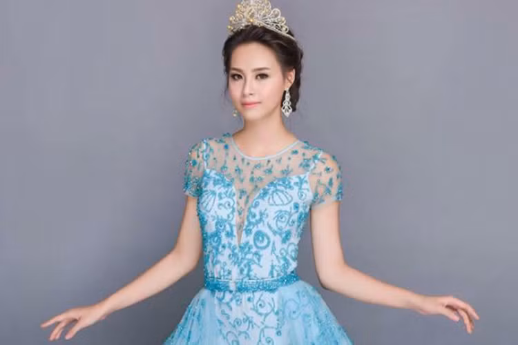 Đối mặt với tin đồn mua giải, Phạm Thùy Trang cho hay cuộc thi nào cũng có những nghi vấn tương tự và cô hoàn toàn tin vào ban tổ chức. Về mặt cảm xúc, người đẹp lại sốc và thực sự rất buồn vì mọi người không tin vào khả năng của cô. Ảnh: Ngôi sao