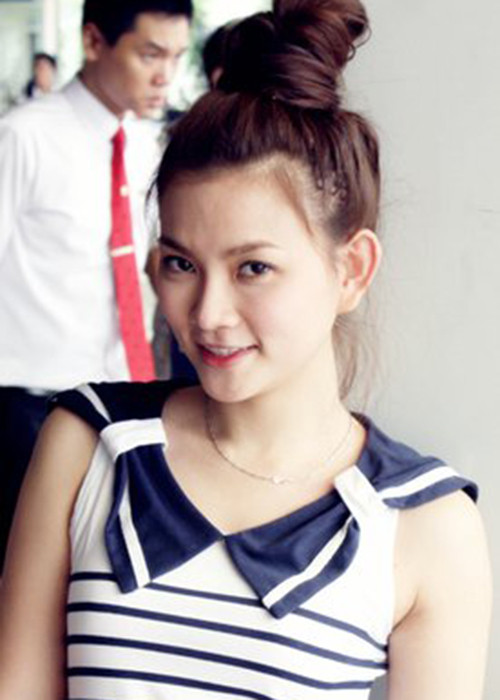 Năm 2012, Thu Thủy xuất hiện với gương mặt thon dài, không còn bầu bĩnh, còn chiếc mũi lại cao hơn trước.