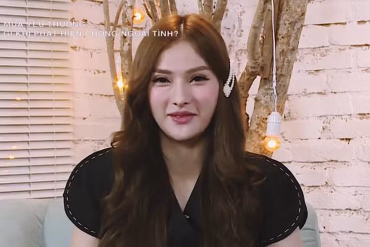 Gương mặt sưng phồng lạ thường của Thu Thủy khiến người hâm mộ phải giật mình. Ảnh: Saostar