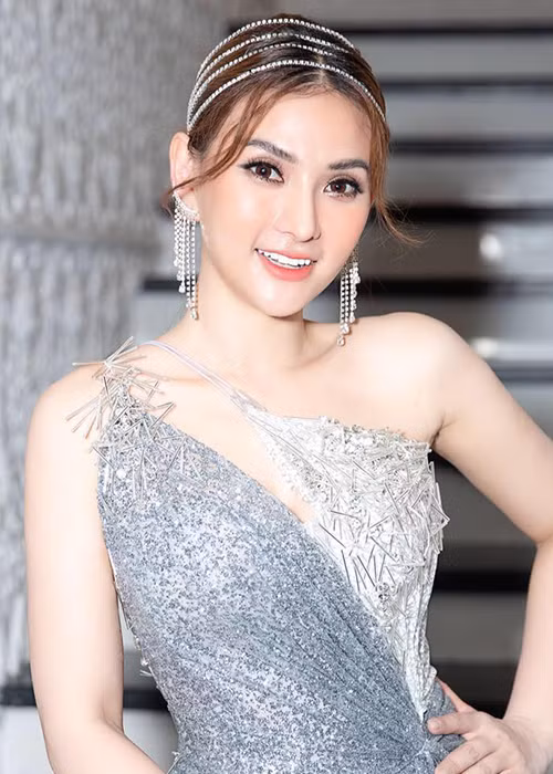 Sau thời gian làm mẹ đơn thân, Thu Thủy đã tái hôn với Kin Nguyễn.