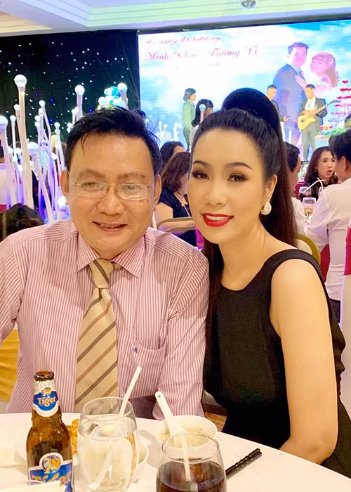 Nam doanh nhân Trấn Phương cũng luôn ủng hộ vợ hoạt động nghệ thuật, thậm chí còn có những góp ý cho vợ.