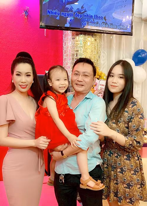 Nhân dịp sinh nhật Trịnh Kim Chi, doanh nhân Trấn Phương cất công chuẩn bị mua căn biệt thự 200m2 làm quà tặng vợ.