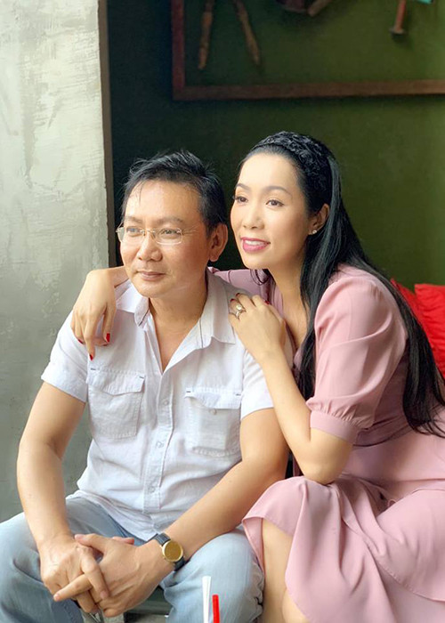 Vợ chồng Trịnh Kim Chi sát cánh bên nhau trong cuộc sống lẫn công việc kinh doanh.