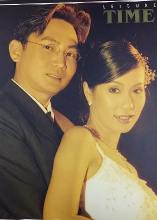 Theo Dân Trí, trong mắt của Trịnh Kim Chi, ông xã là người tinh tế, trầm tính, ít nói và chu đáo với phụ nữ.