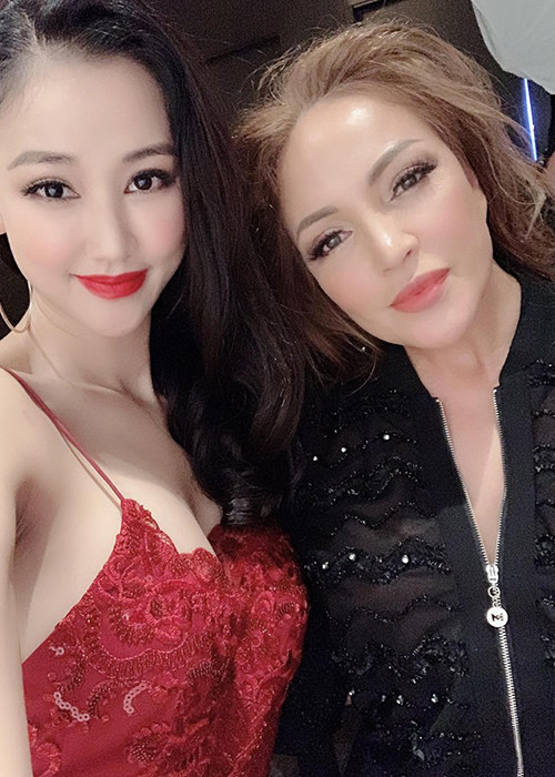 Maya trở nên quyến rũ, trẻ trung hơn hậu dao kéo.